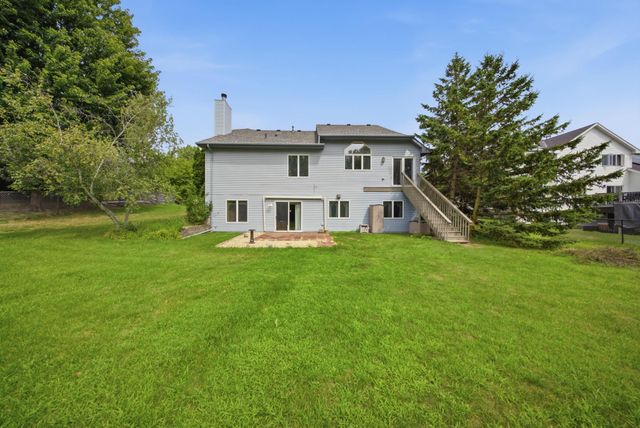 4852 Hillvale Avenue N, Oakdale, MN 55128