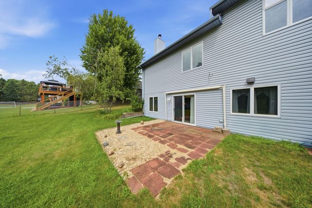 4852 Hillvale Avenue N, Oakdale, MN 55128