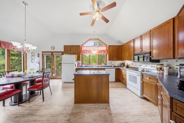 4852 Hillvale Avenue N, Oakdale, MN 55128