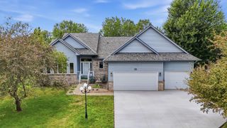 4852 Hillvale Avenue N, Oakdale, MN 55128