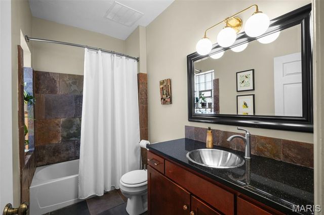2103 Allen Avenue B, St Louis, MO 63104