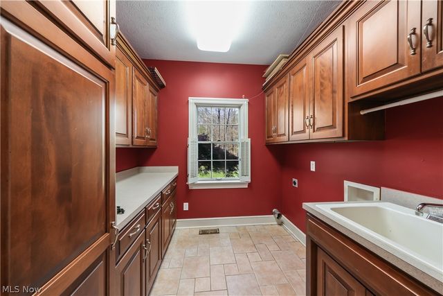 875 Cascades Drive, Aurora, OH 44202