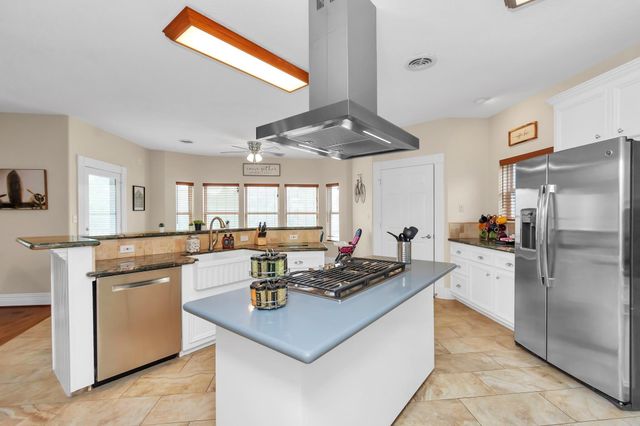 1730 Lakeshore Drive, Kingwood, TX 77339