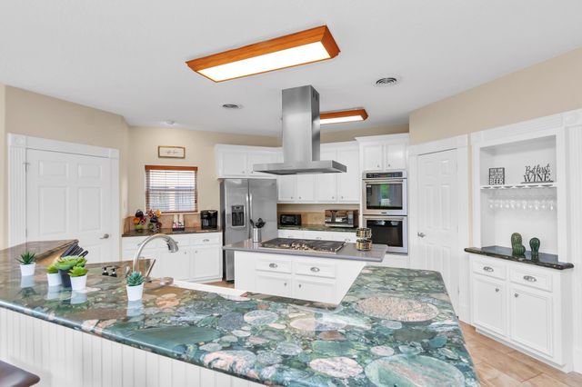 1730 Lakeshore Drive, Kingwood, TX 77339