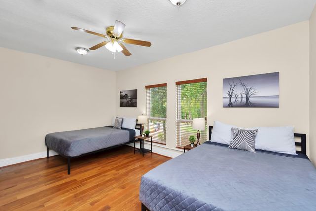 1730 Lakeshore Drive, Kingwood, TX 77339