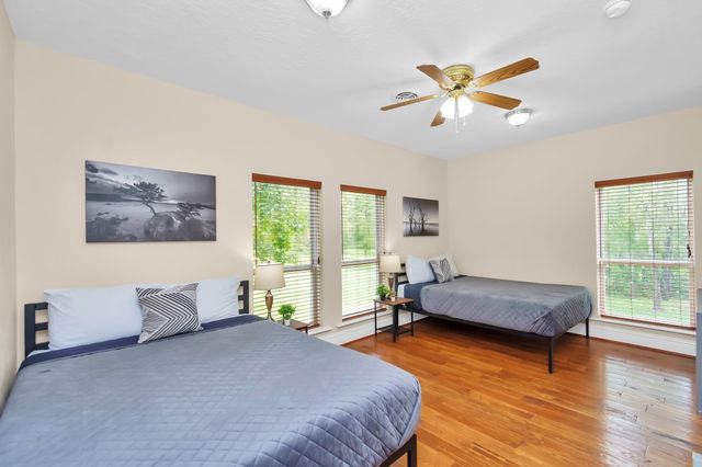 1730 Lakeshore Drive, Kingwood, TX 77339