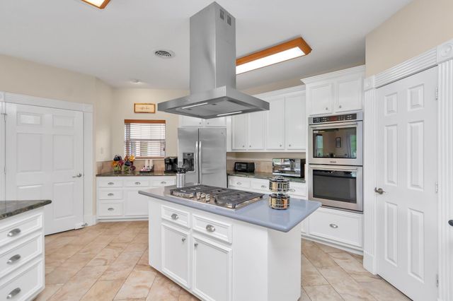 1730 Lakeshore Drive, Kingwood, TX 77339