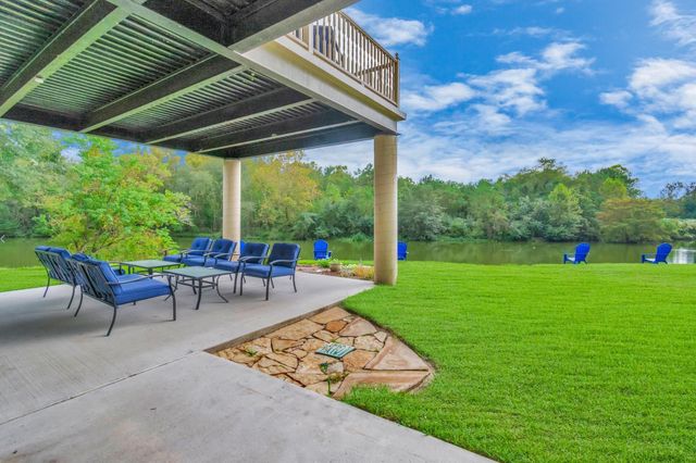 1730 Lakeshore Drive, Kingwood, TX 77339