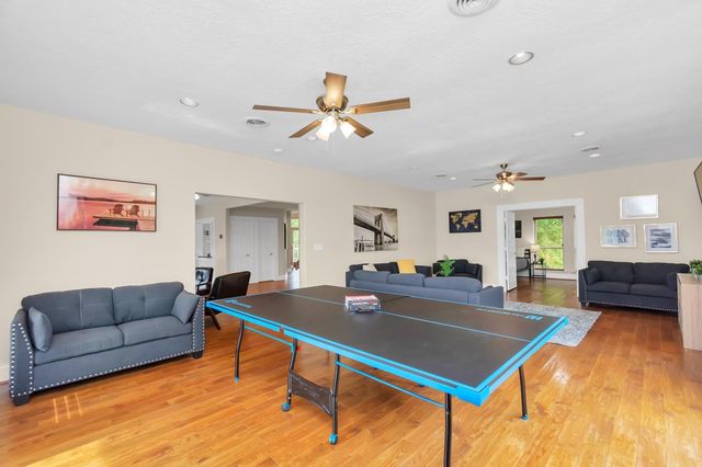 1730 Lakeshore Drive, Kingwood, TX 77339