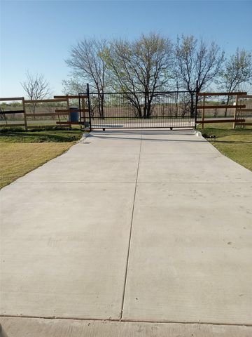 750 Section House Road, Alma, TX 75119