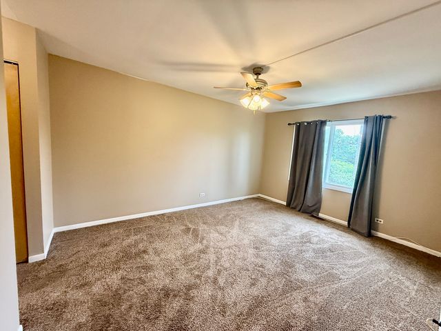 6818 ROBERTS Drive 7, Woodridge, IL 60517