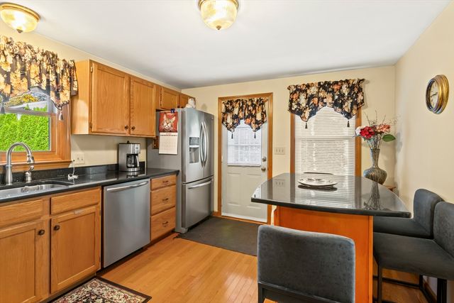 216 W Mountain St, Worcester, MA 01606