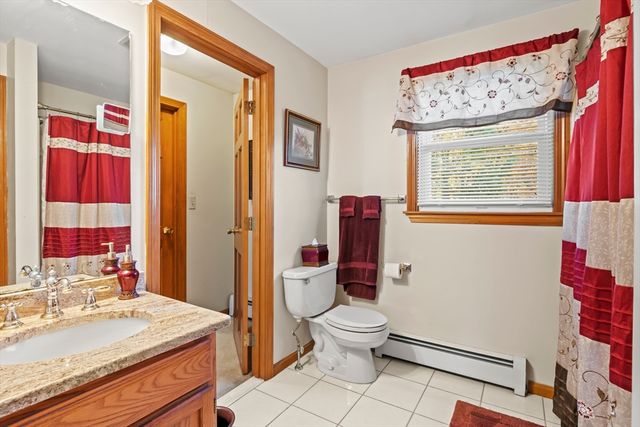 216 W Mountain St, Worcester, MA 01606