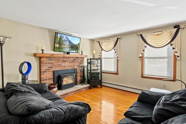 216 W Mountain St, Worcester, MA 01606