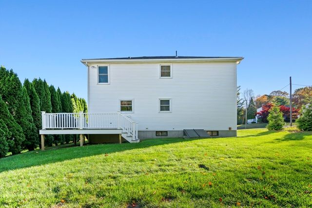 216 W Mountain St, Worcester, MA 01606