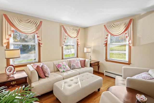 216 W Mountain St, Worcester, MA 01606