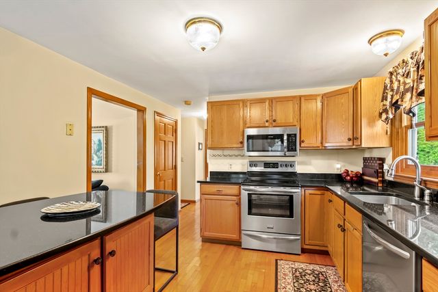 216 W Mountain St, Worcester, MA 01606