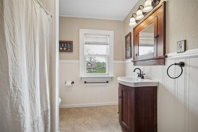 808 N D Street, Indianola, IA 50125