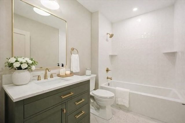 68 Rowe St 1, Boston, MA 02131