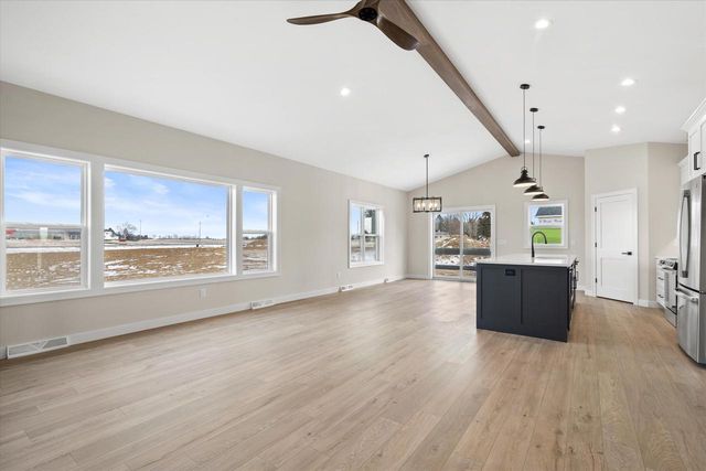 W5709 Prairie View DRIVE, Random Lake, WI 53075