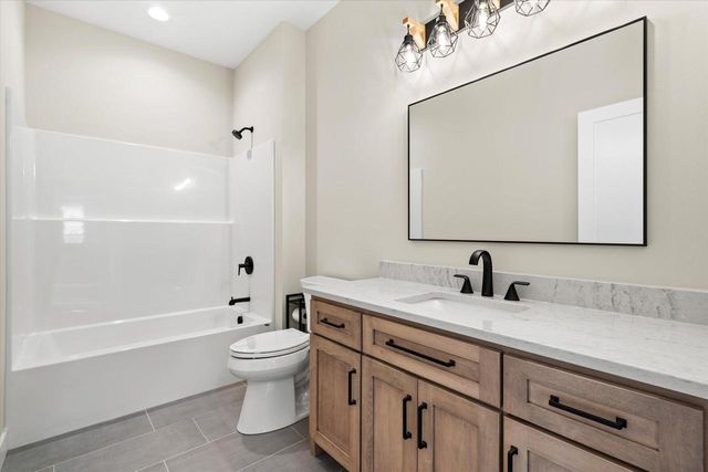 W5709 Prairie View DRIVE, Random Lake, WI 53075