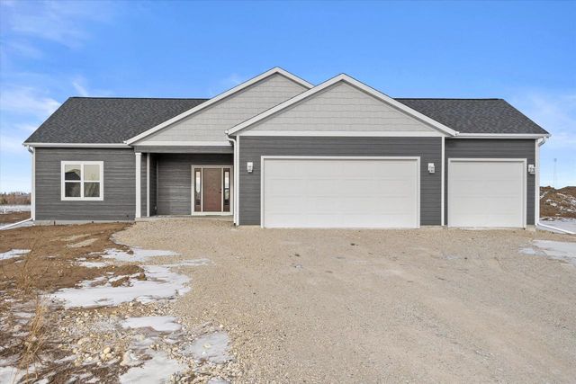 W5709 Prairie View DRIVE, Random Lake, WI 53075