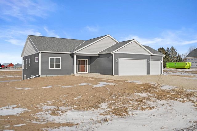 W5709 Prairie View DRIVE, Random Lake, WI 53075