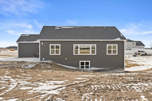 W5709 Prairie View DRIVE, Random Lake, WI 53075