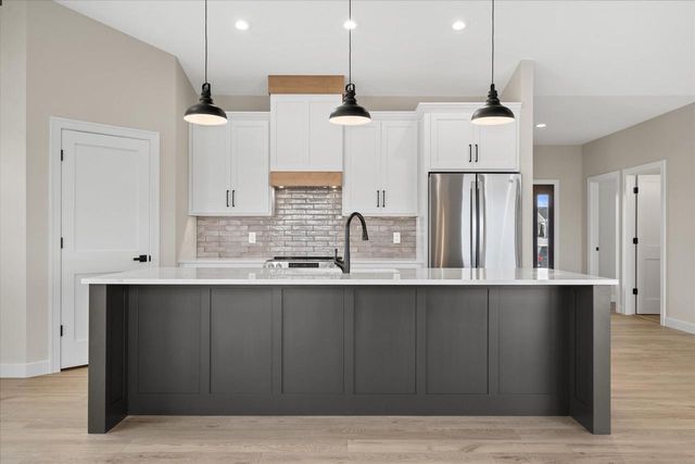 W5709 Prairie View DRIVE, Random Lake, WI 53075