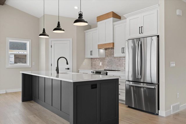 W5709 Prairie View DRIVE, Random Lake, WI 53075