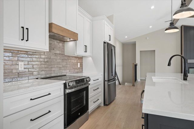 W5709 Prairie View DRIVE, Random Lake, WI 53075