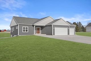 W5709 Prairie View DRIVE, Random Lake, WI 53075
