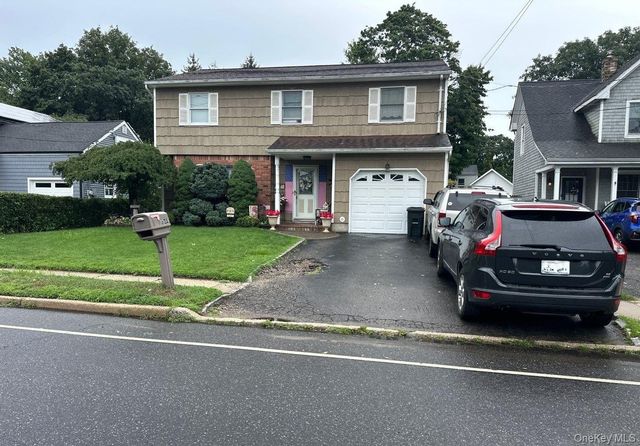 60A Maplewood Road, Huntington Station, NY 11746