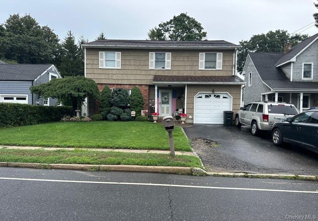 60A Maplewood Road, Huntington Station, NY 11746