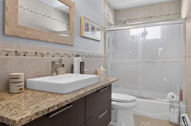 15 1st Avenue, Bayville, NY 11709