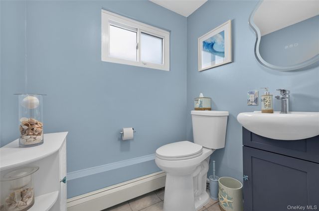 15 1st Avenue, Bayville, NY 11709