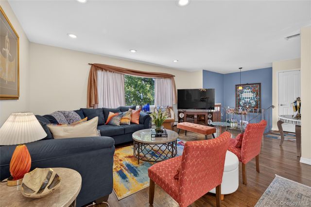 15 1st Avenue, Bayville, NY 11709