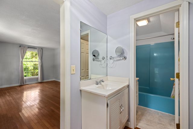 204 Woods Hole Road, Falmouth, MA 02540