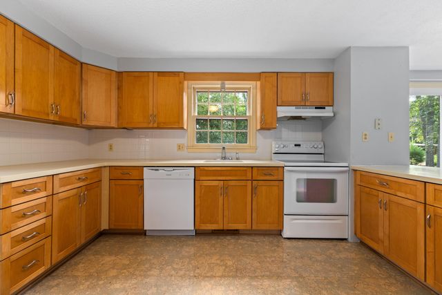 204 Woods Hole Road, Falmouth, MA 02540