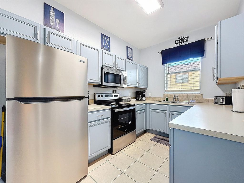 Image 13 of property listing at 223 NAPOLI DRIVE, Davenport, FL 33897