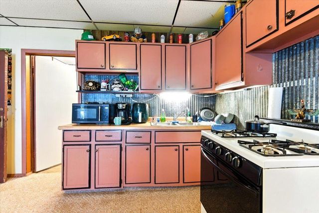 707 N Frederick, Oelwein, IA 50662