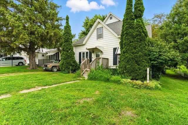 707 N Frederick, Oelwein, IA 50662