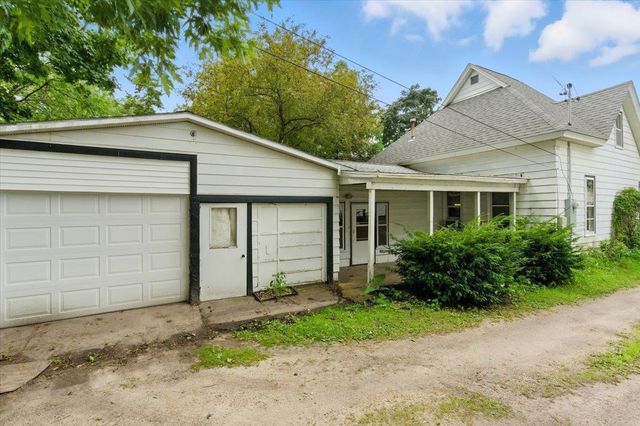 707 N Frederick, Oelwein, IA 50662