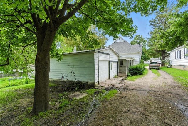 707 N Frederick, Oelwein, IA 50662