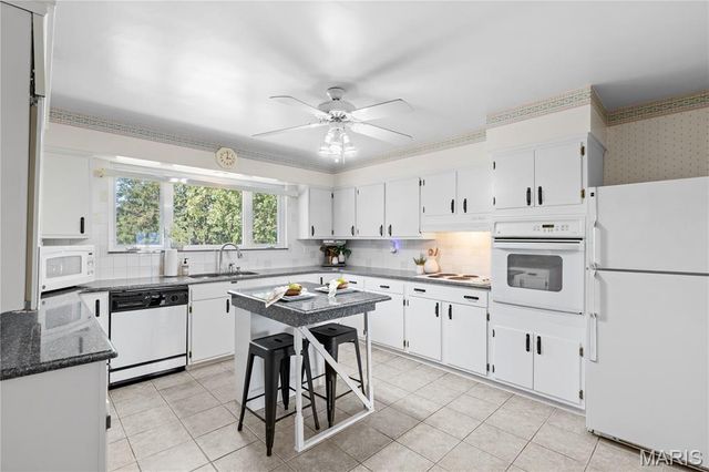 26641 Lockhaven Hill, Godfrey, IL 62035