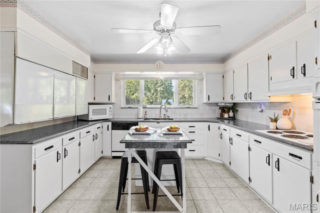 26641 Lockhaven Hill, Godfrey, IL 62035