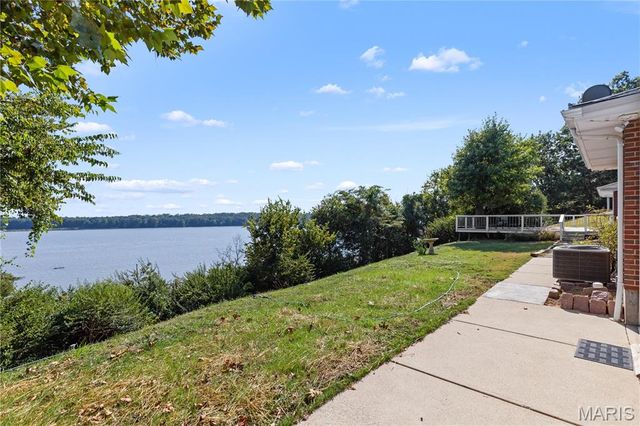 26641 Lockhaven Hill, Godfrey, IL 62035