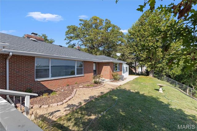 26641 Lockhaven Hill, Godfrey, IL 62035