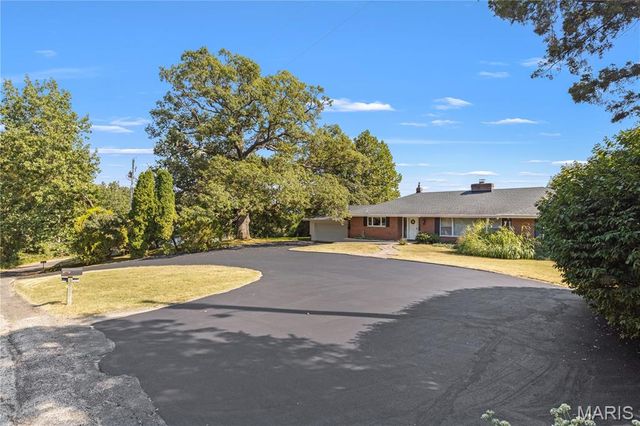 26641 Lockhaven Hill, Godfrey, IL 62035