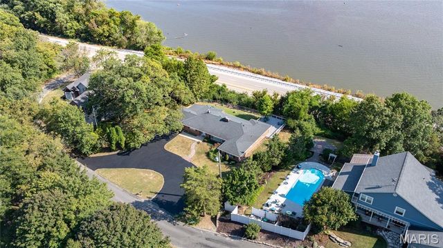 26641 Lockhaven Hill, Godfrey, IL 62035